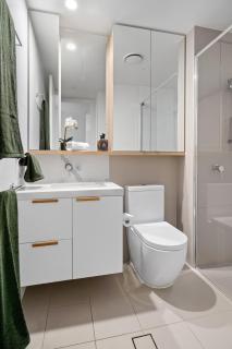 Brisbane Luxury Gabba Apartment - 2