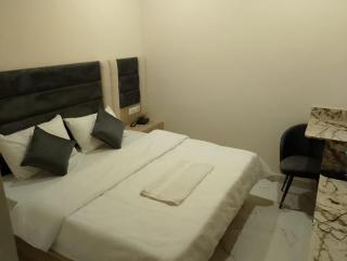 Hotel LR Delite Inn - Mathura - 8