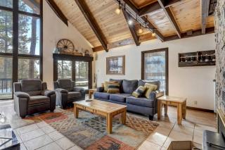 Moose Tracks Cabin - Hot Tub BBQ Billiards Groups - 1