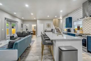 Baby Blue - Hot Tub Easy Access to Top Locations - Colorade Springs - 1