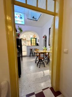 Your Vintage Townhouse - Lagos - 9