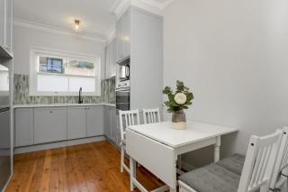 Coastal Living Just Metres From Coogee Beach - Sydney - 3