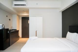 Studio Apartment with Sofa at Carstensz Residence By Travelio - 4