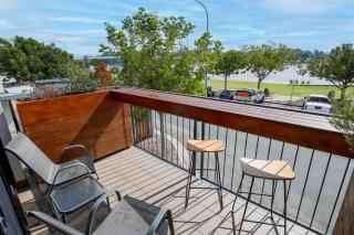 Comfy 2-Bedroom Apartment with a Clyde River View - Batemans Bay - 9