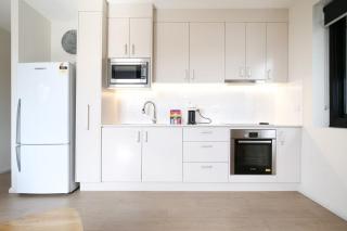 Comfy 2-Bedroom Apartment with a Clyde River View - Batemans Bay - 4