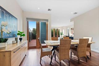 Chic 2-Bed Home By Bustling Shops - Yarraville - 8