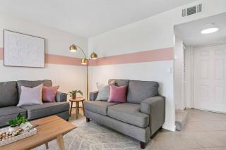 Paradise Palms - Chic Prime Spot w Pool - 2