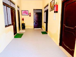 Hotel O Vrindavan guest house - 5