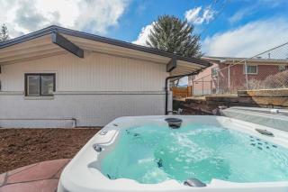 PeakView Lil Lux - Prime Spot King Hot Tub Views - 9