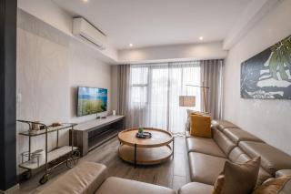MENLYN-Entire luxury 2-bedroom en-suite apartment at Regency Hotel - Pretoria - 0