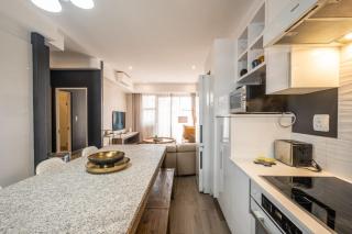 MENLYN-Entire luxury 2-bedroom en-suite apartment at Regency Hotel - Pretoria - 2