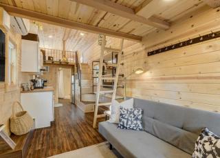 Red Rock Roost - Posh King Studio Hiking Trails - 7