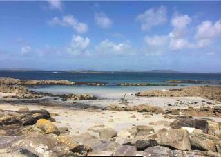 Drop Anchor House, Spacious 3 bedroom apartment, fabulous sea views - Cleggan - 0