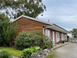 Castaway Holiday Apartments - Strahan - 5