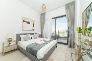 Luxurious 3 BR with Maid Room in Arabian Ranches 2 - 1