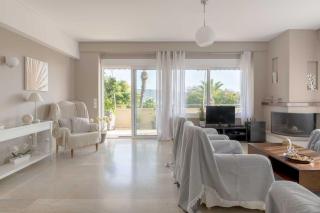 The HostMaster Beachside Retreat - Vari - 4