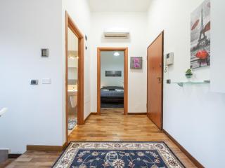 Colombo Avenue Charm - 1