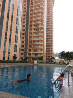 Luxury Suite at McKinley Hill Taguig - Manila - 7