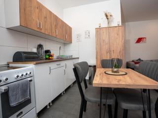 Serviceroom24 - Apartment 3 in Recklinghausen Hoch WLAN - Smart-TV - 24-7 Check-in und Küche - 1