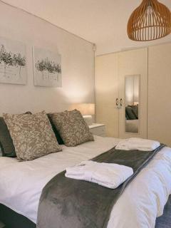 Couples Cove: Luxe Getaway w/ jetted bath & views - Città del Capo - 3