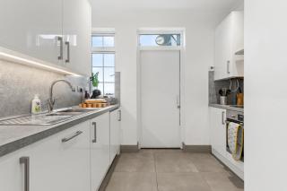 Luxurious 2-Bedroom Penthouse In Marble Arch -65GC - 3