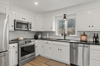 Stay On The Cape Vacation Rentals: Immaculate Home 2 Acres Short Walk To Beach - Bourne - 5