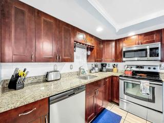 Seaclusion Updated condo steps to beach & bay - Bradenton Beach - 6