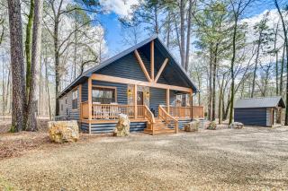 Broken Bow Cabin with Hot Tub about 5 Mi to State Park! - Broken Bow - 0