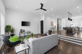 Magnificent 4 Bedroom Home -w Balcony & Fireplace - Nashville - 5