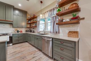 Country Home Near Fredericksburg Fire Pit and Grill - 4