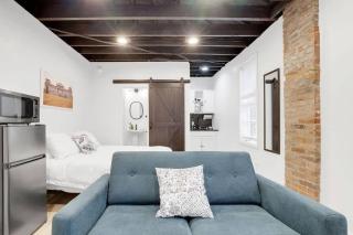 Housepitality - The Reichstag Suite - Modern - Columbus - 8