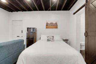 Housepitality - The Reichstag Suite - Modern - Columbus - 5