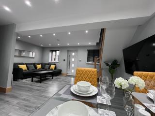 Entire Two Bedroom Guest House & Free Parking - 8