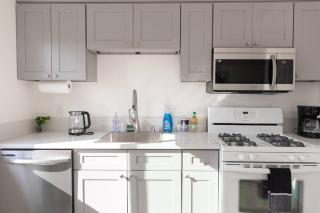2BD/2BA Apartment in DT ALhambra - Alhambra - 8