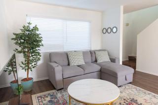 2BD/2BA Apartment in DT ALhambra - Alhambra - 3