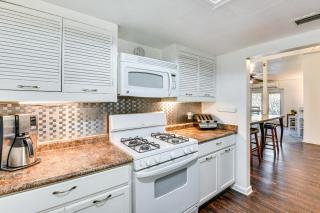 Fort Walton Home with Shared Pool - 2 Mi to Beach! - Fort Walton Beach - 3