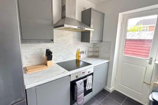 Huge House - Free Parking - Quiet Location - Liverpool - 7