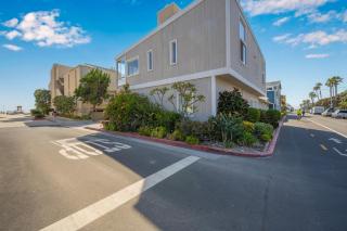 2 bedroom close to the beach on 65th St - 0