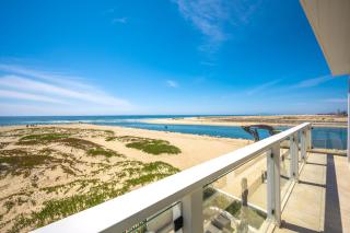 Immaculate Home with 180 degree views of the Beach & Ocean - Newport Beach - 2