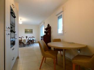 Appartement spacieux avec rooftop et garages privés à 3 min de la gare d'Épernon - FR-1-581-129 - 2