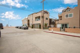 1 House from the Sand with Rooftop Deck on 28th Street - Newport Beach - 5