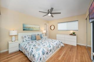 Giant Home Sleep 20, Perfect for Multi Family Vacation steps from the Sand - 9