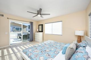 Giant Home Sleep 20, Perfect for Multi Family Vacation steps from the Sand - Newport Beach - 8