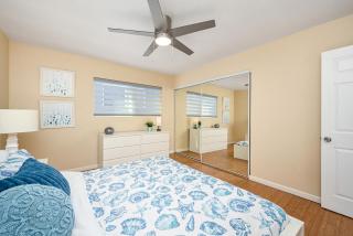 Giant Home Sleep 20, Perfect for Multi Family Vacation steps from the Sand - Newport Beach - 7