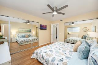 Giant Home Sleep 20, Perfect for Multi Family Vacation steps from the Sand - 2