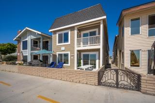 Newport Paradise - Oceanfront Home by the Pier - 0