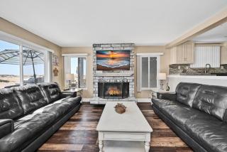 Newport Paradise - Oceanfront Home by the Pier - 9