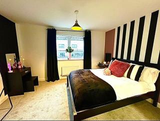 Lotus Haus - Wellington Homes - with off road Parking - Birmingham - 1