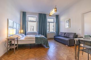 City Chic: Spacious 2 BR Hideaway with Local Flair - 6