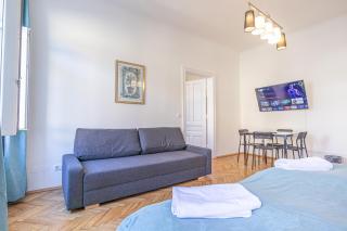 City Chic: Spacious 2 BR Hideaway with Local Flair - Wenen - 9